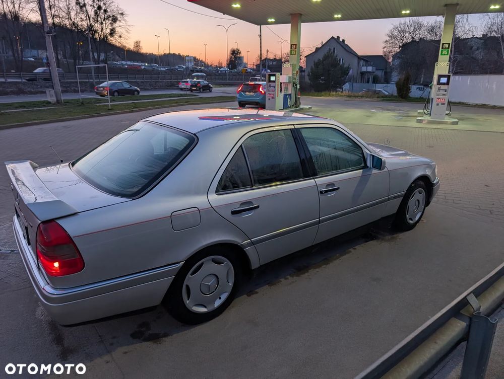 Mercedes-Benz Klasa C 200 T Elegance - 4