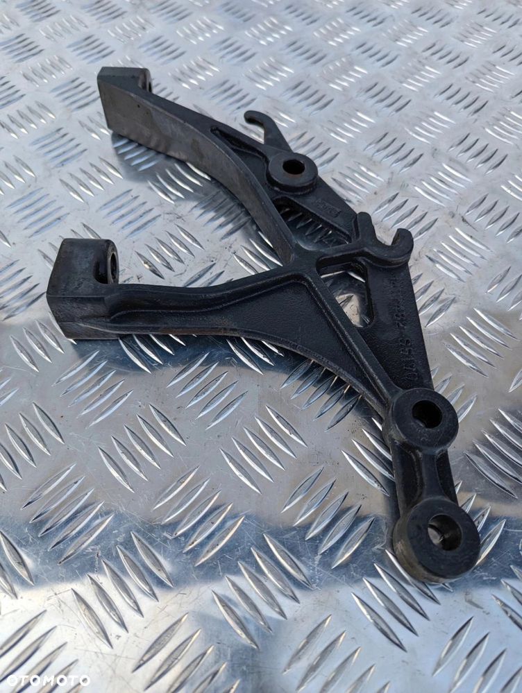 WSPORNIK MOCOWANIE DO RAMY SCANIA - 2