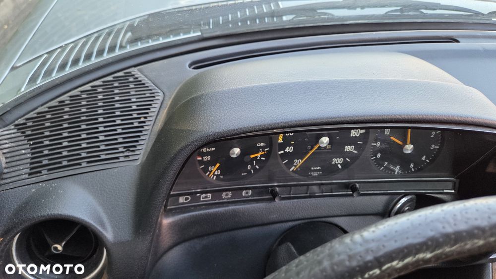 Mercedes-Benz W123 - 13