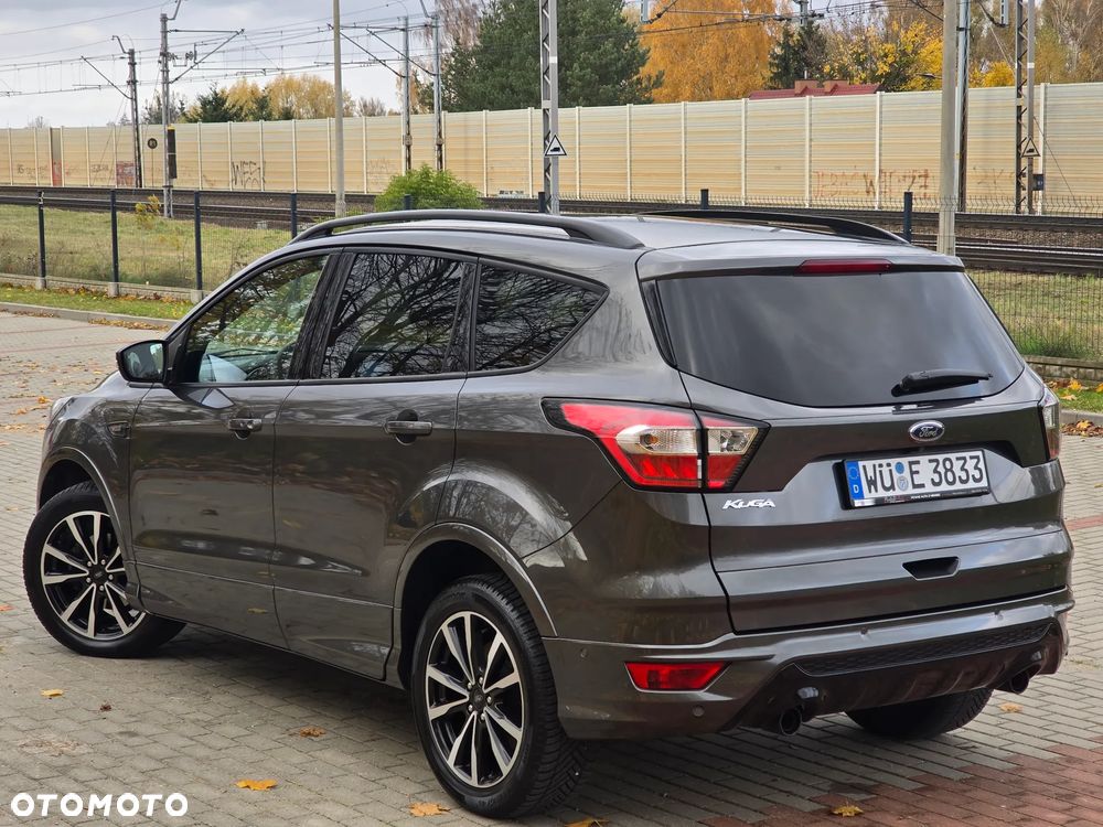 Ford Kuga 1.5 EcoBoost 2x4 ST-Line - 9