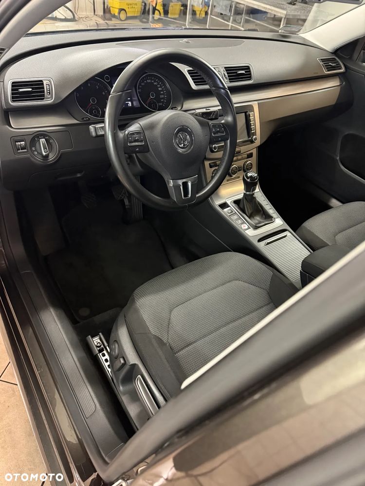 Volkswagen Passat 1.4 TSI BMT Comfortline - 9