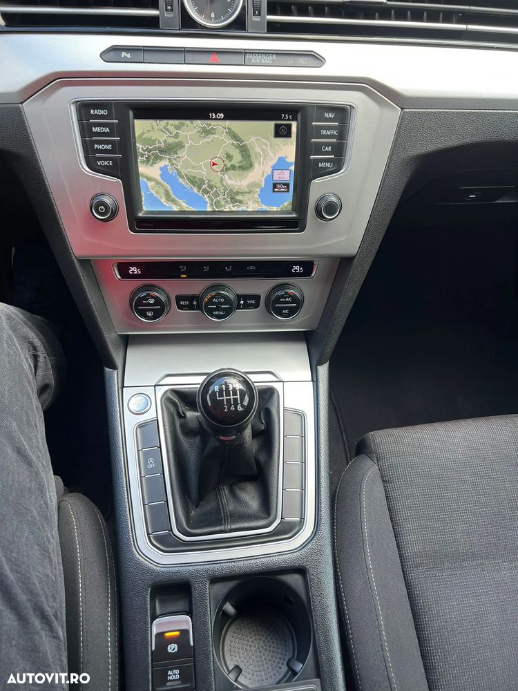 Volkswagen Passat - 10