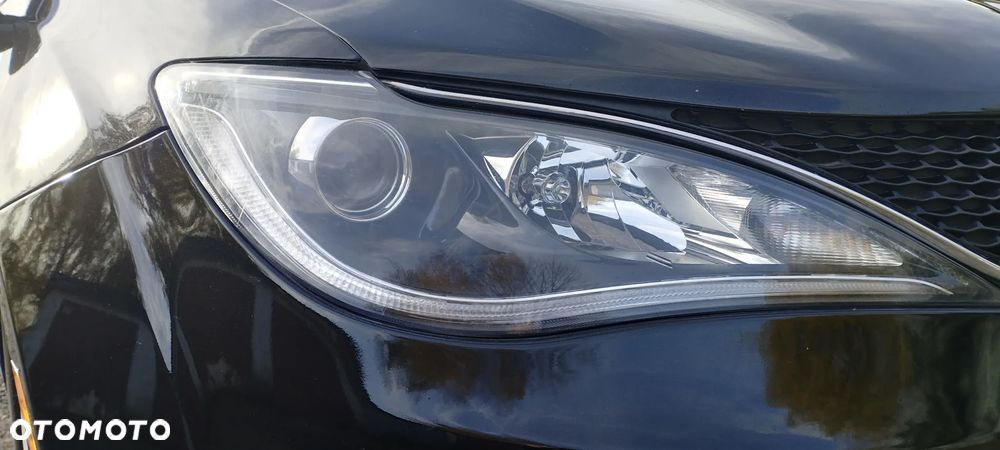 Chrysler Pacifica - 15