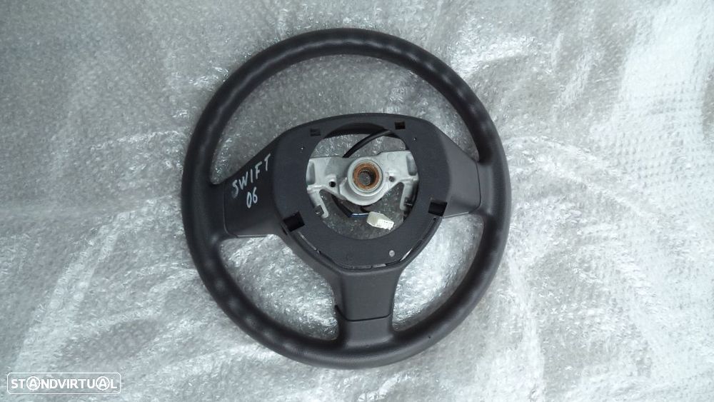 Volante Suzuki Swift ano 2006 com comandos em muito bom estado - 4