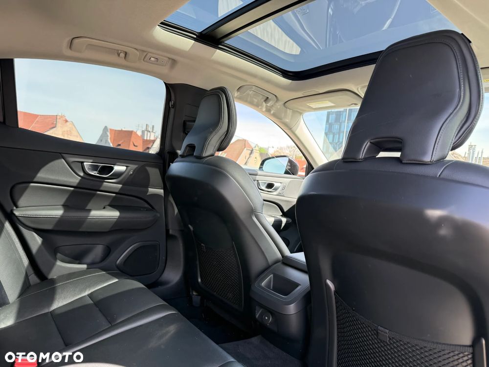 Volvo S60 B5 B AWD Plus Dark - 35