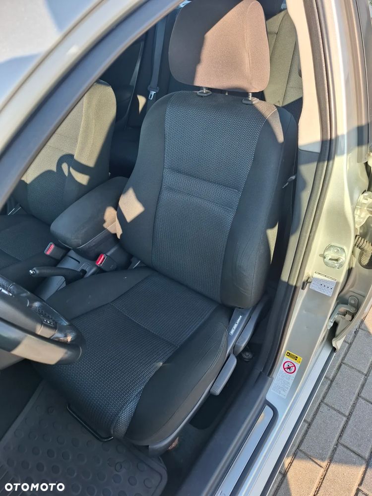 Toyota Avensis - 13