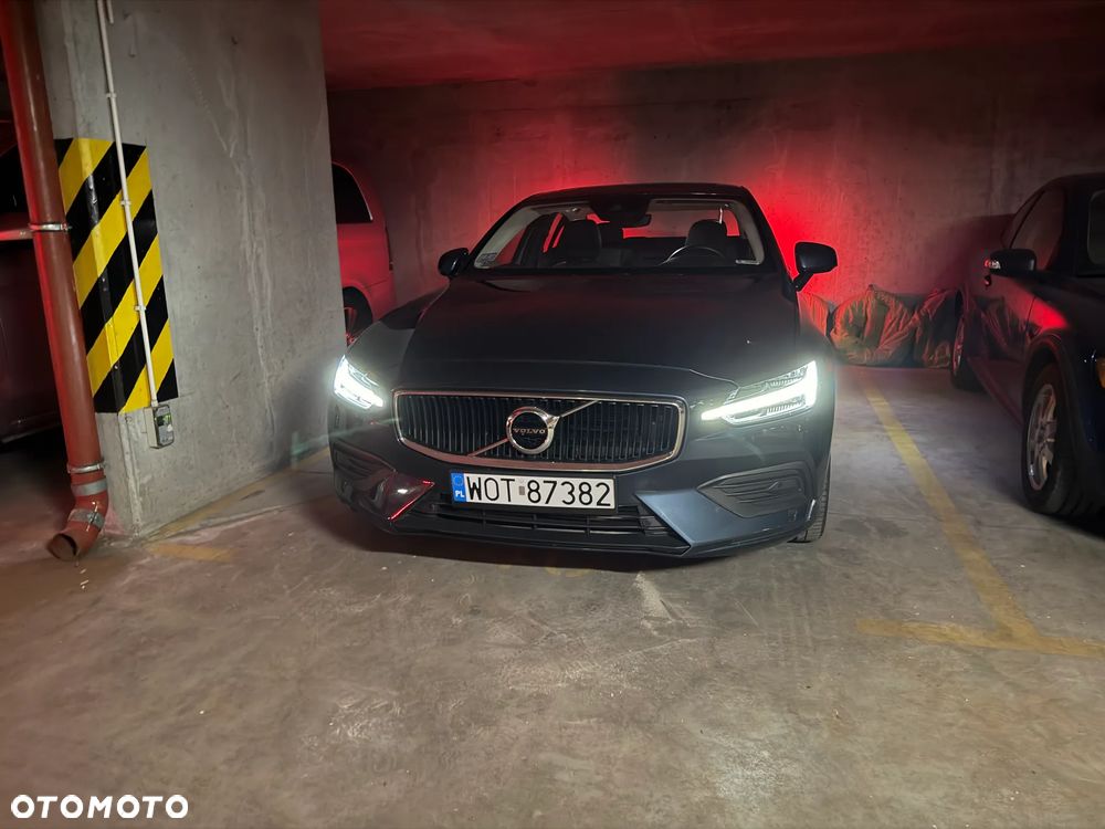 Volvo S60 T5 Momentum Pro - 1