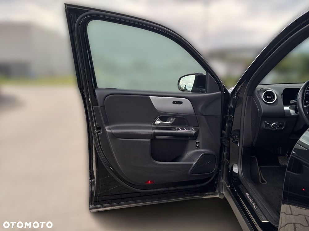 Mercedes-Benz GLB - 11