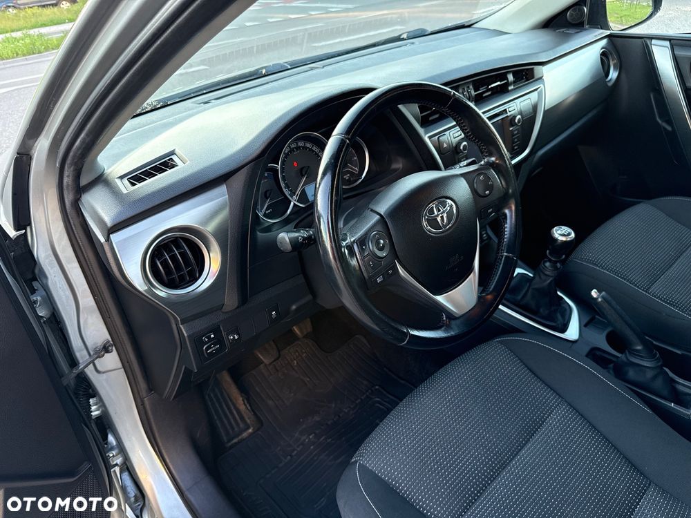 Toyota Auris 1.6 Executive - 17