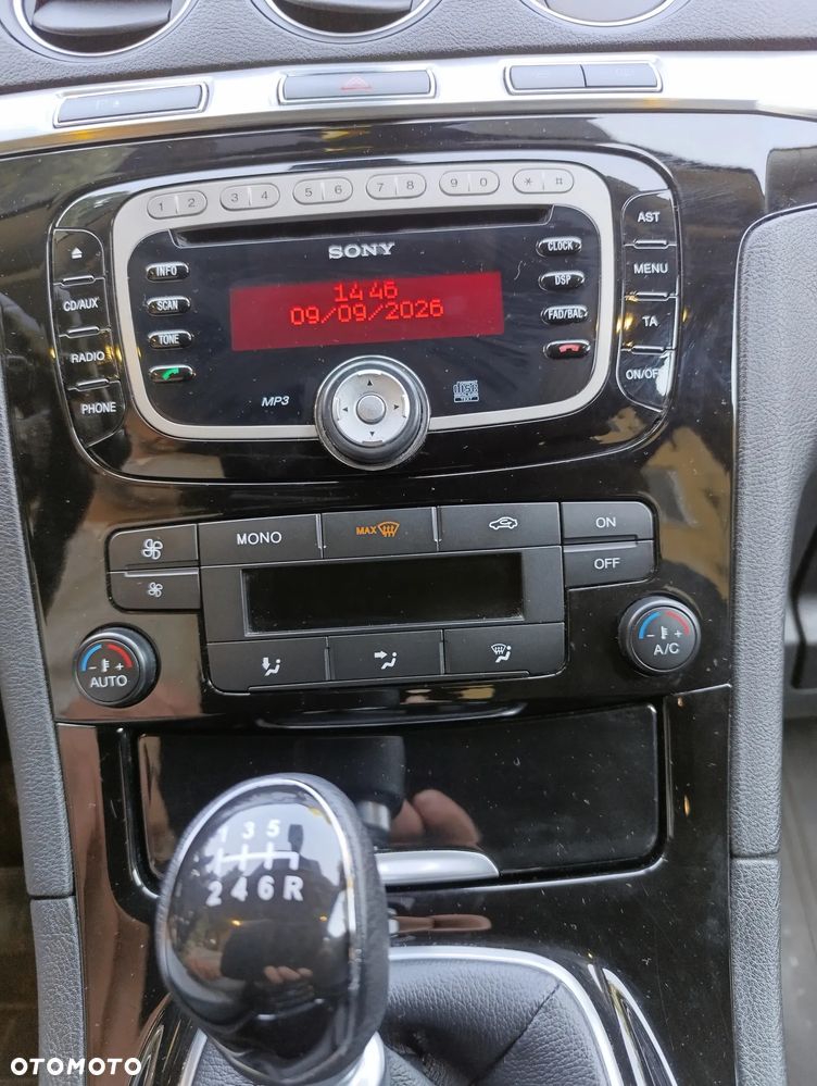 Ford S-Max - 12