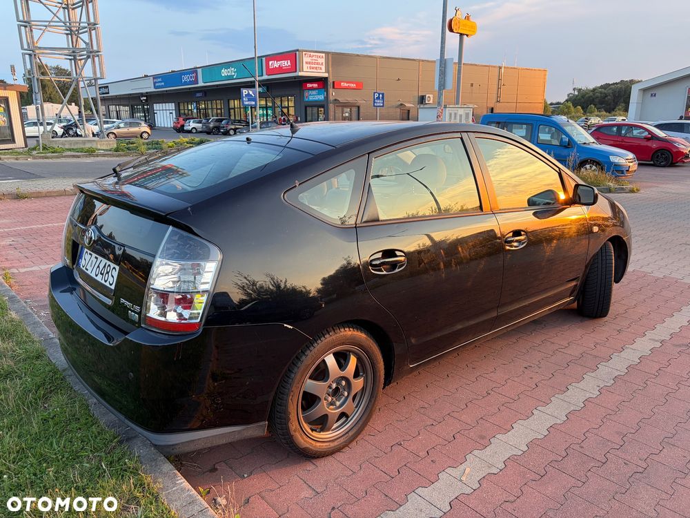 Toyota Prius 1.5 VVT-i Prestige - 4