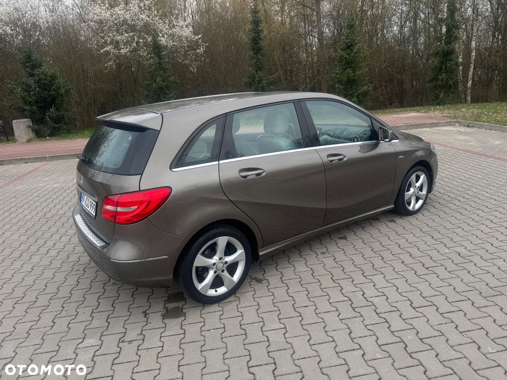Mercedes-Benz Klasa B 180 BlueEFFICIENCY Edition Style - 12