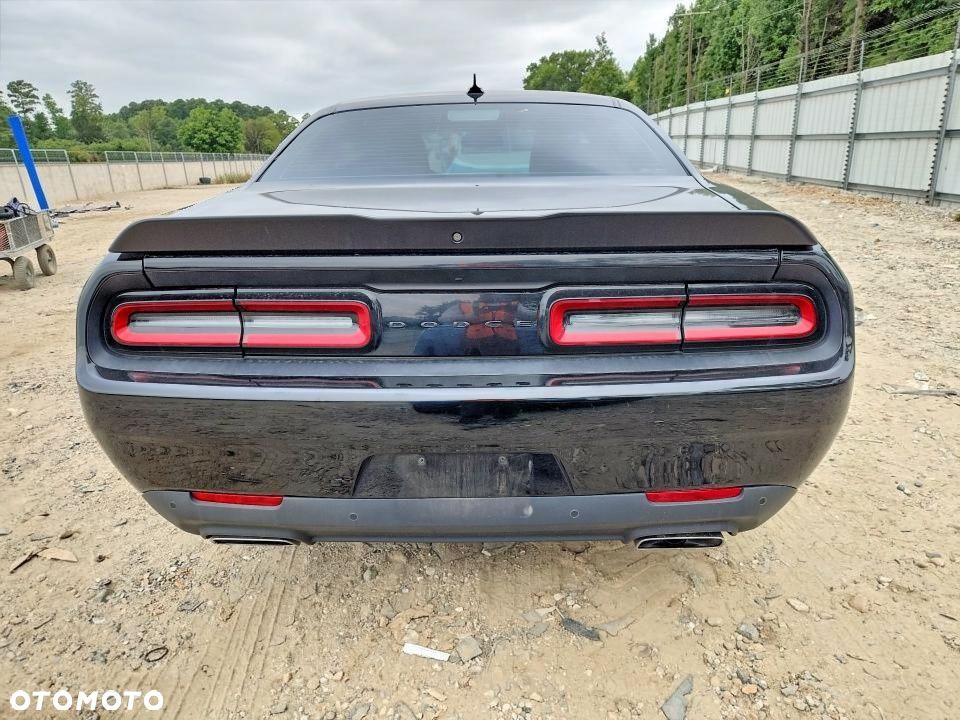 Dodge Challenger - 7