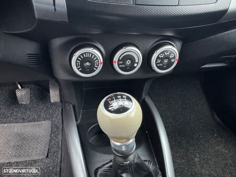 Mitsubishi Outlander 2.0 DI-D Intense+ 4WD - 20