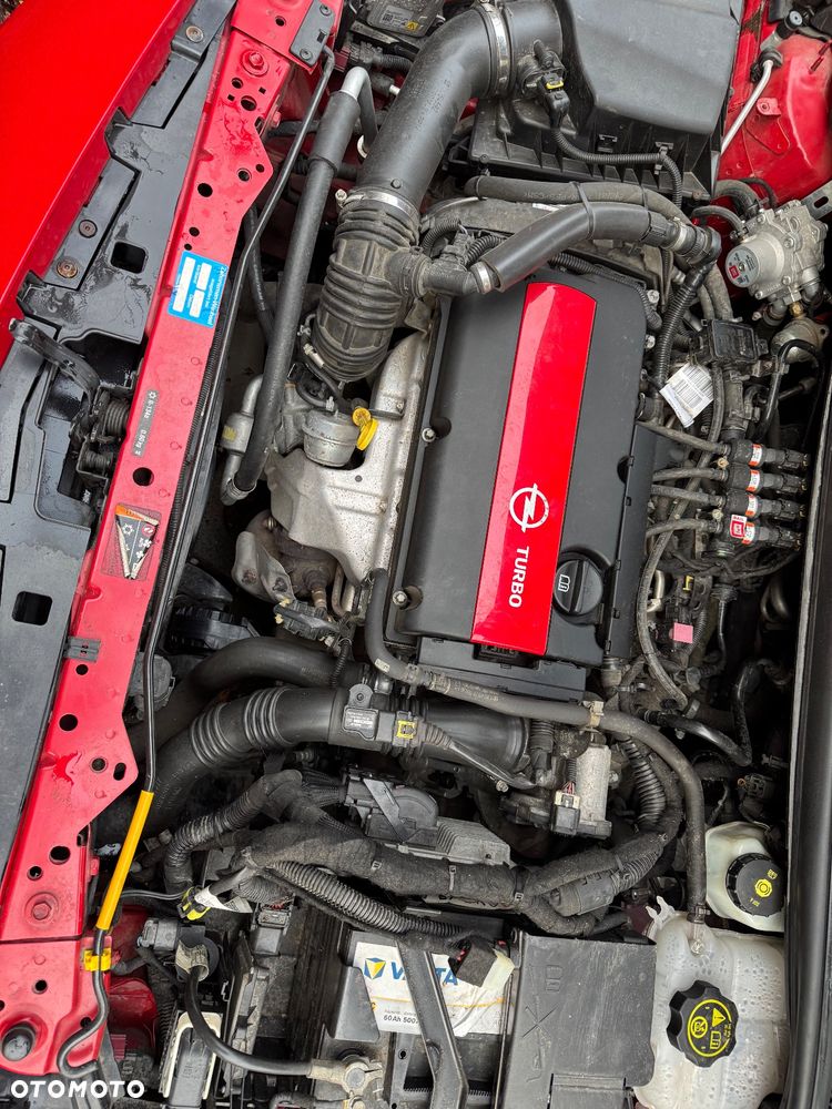 Opel Astra GTC 1.6 Turbo Edition - 21