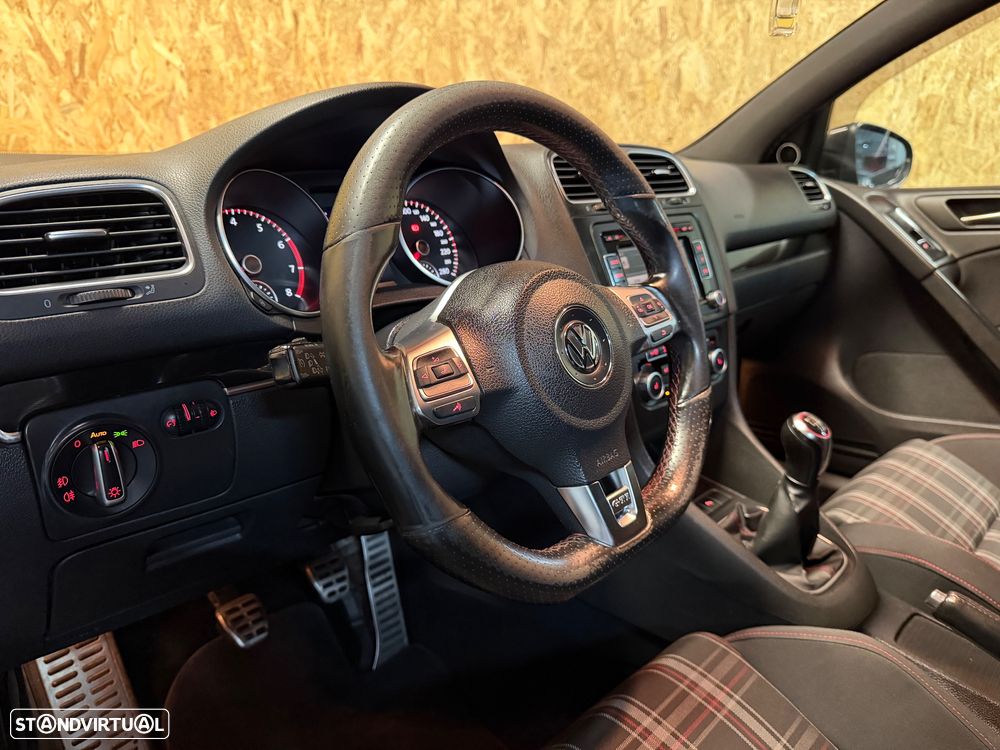 VW Golf 2.0 GTI - 8