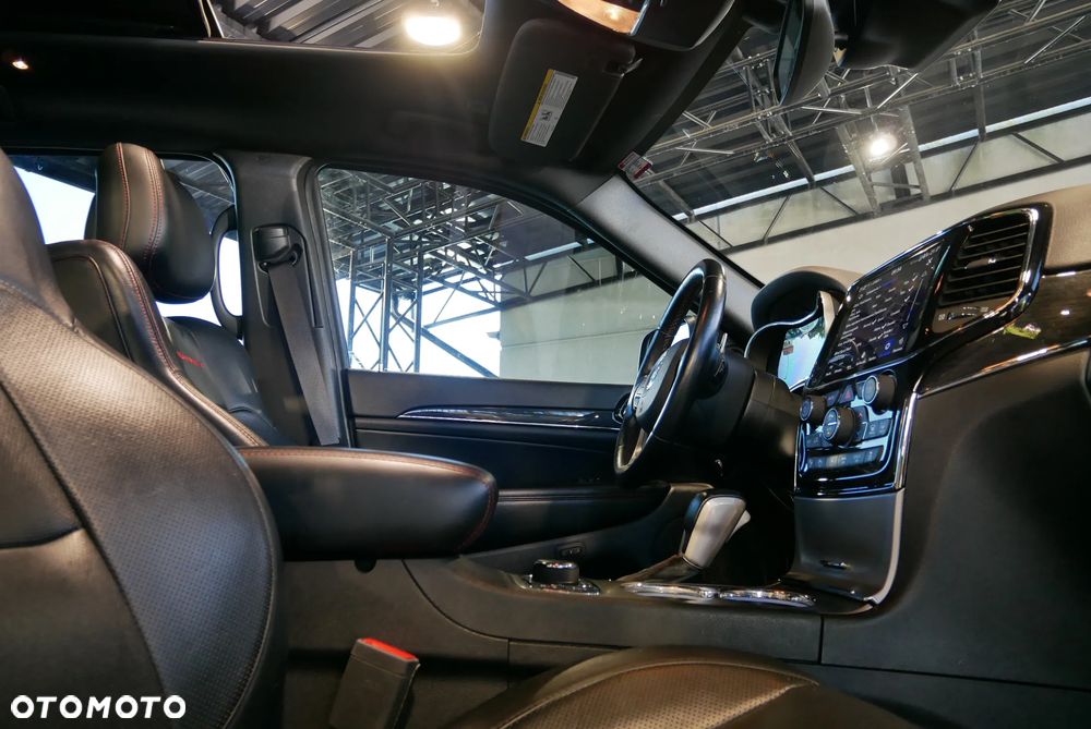 Jeep Grand Cherokee - 29
