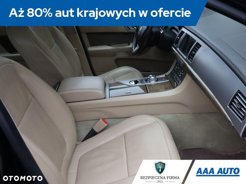 Jaguar XF - 10