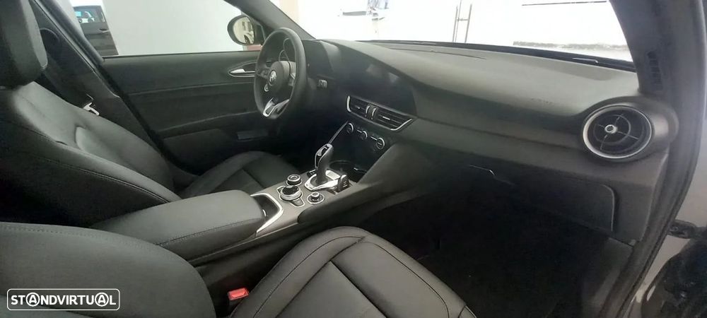 Alfa Romeo Giulia 2.2 D TI Q4 AT8 - 8
