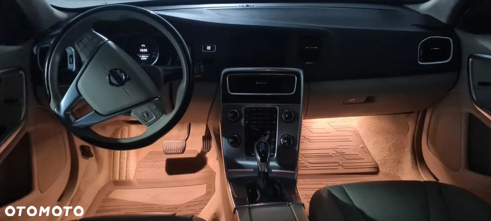 Volvo V60 D4 Geartronic Kinetic - 14