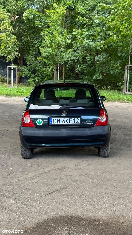 Renault Clio 1.2 16V Campus - 12