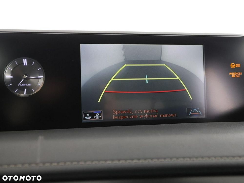 Lexus UX 250h - 25