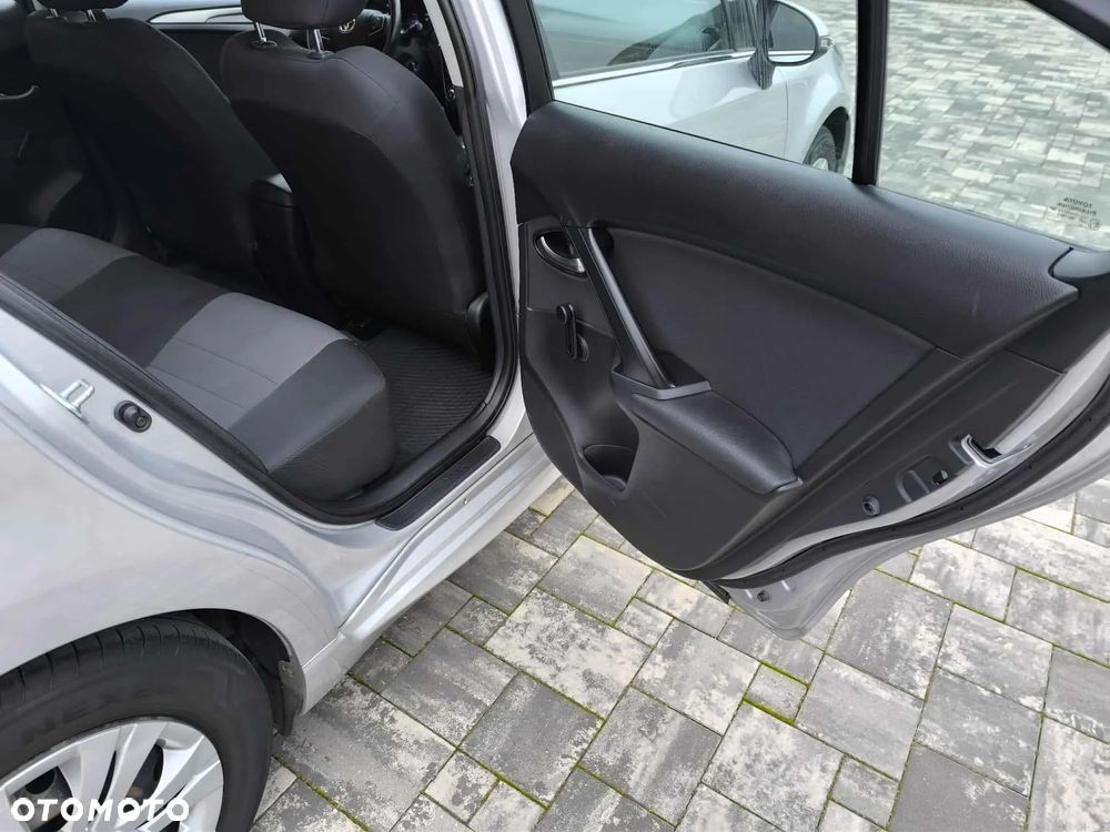 Toyota Avensis 1.6 D-4D Active - 20