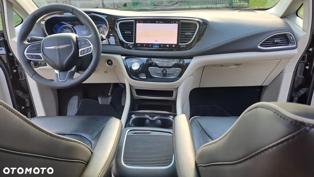 Chrysler Pacifica - 16