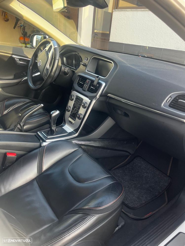 Volvo V40 Cross Country - 6