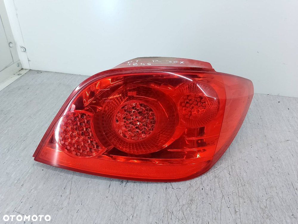 LAMPA TYLNA PRAWA PEUGEOT 307 FL 9655767480 HATCHBACK - 9