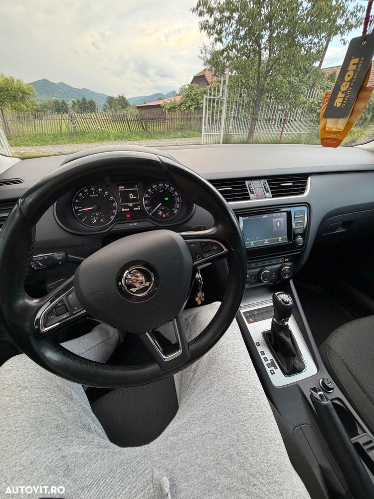 Skoda Octavia 2.0 TDI DSG 4X4 Style - 13