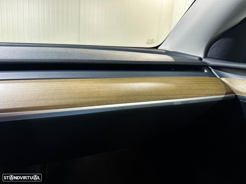Tesla Model Y Long Range Dual Motor AWD - 32