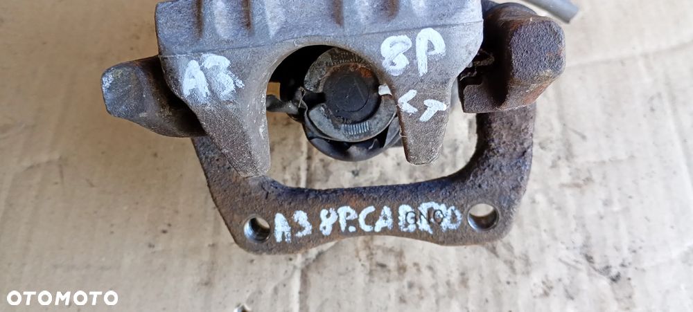 Zacisk hamulcowy prawy przód przedni Audi A3 8P - 9
