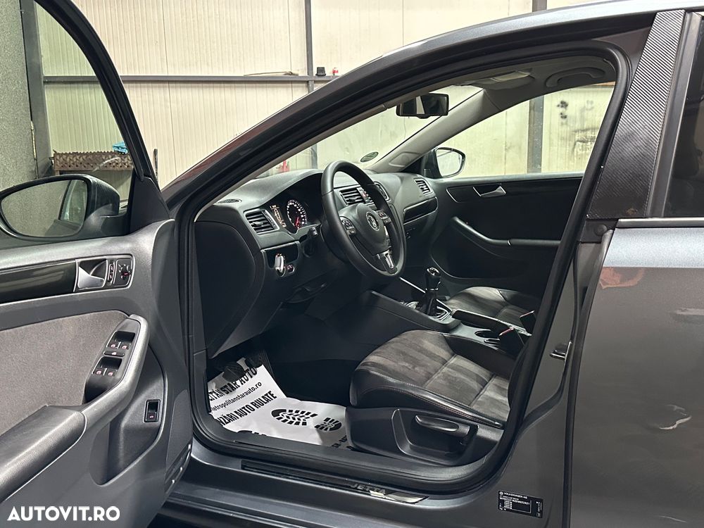 Volkswagen Jetta 1.6 TDI Comfortline - 7