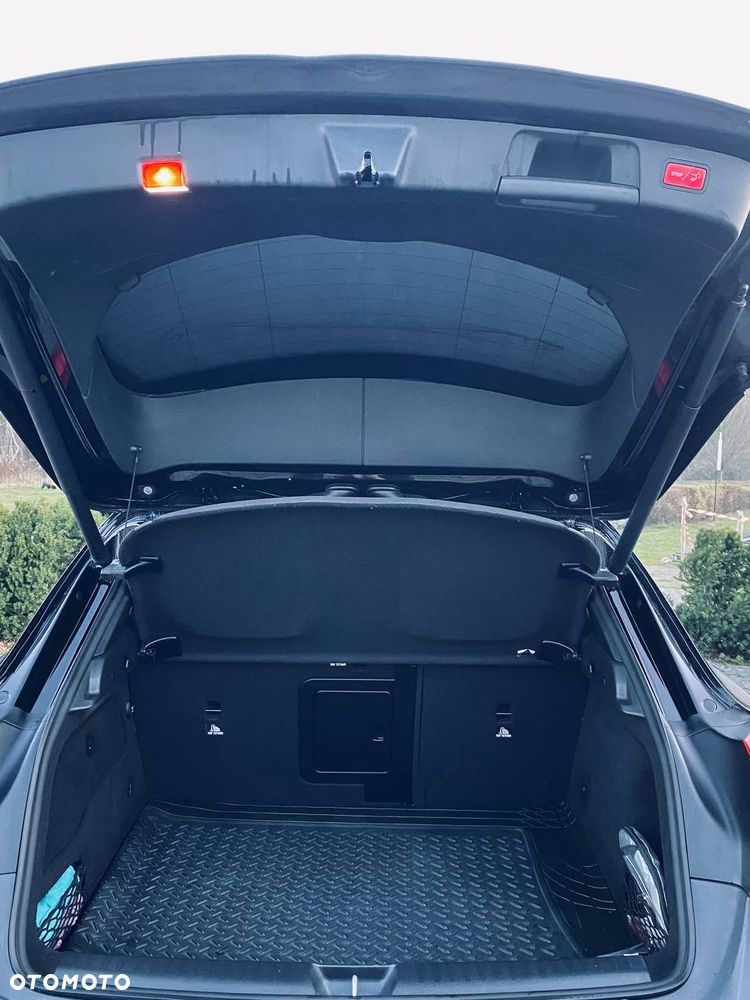 Mercedes-Benz GLA - 9