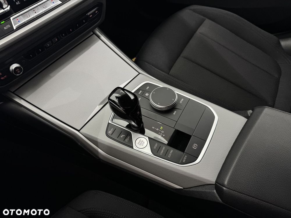 BMW Seria 3 318i Advantage - 25