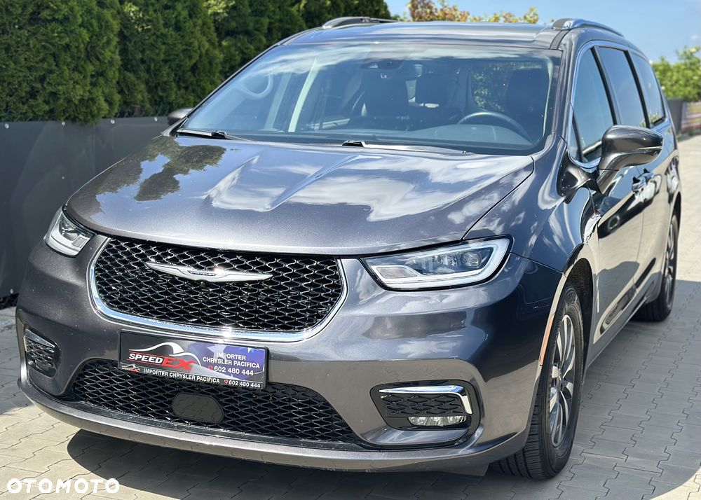 Chrysler Pacifica - 1