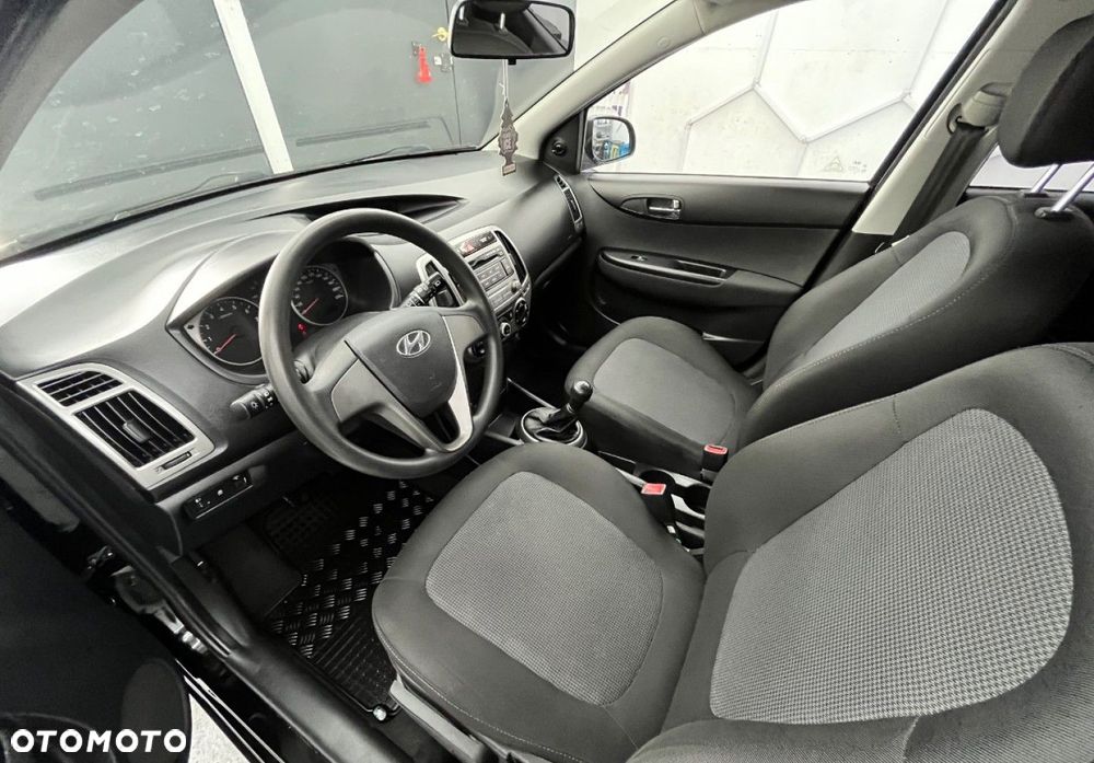 Hyundai i20 - 18