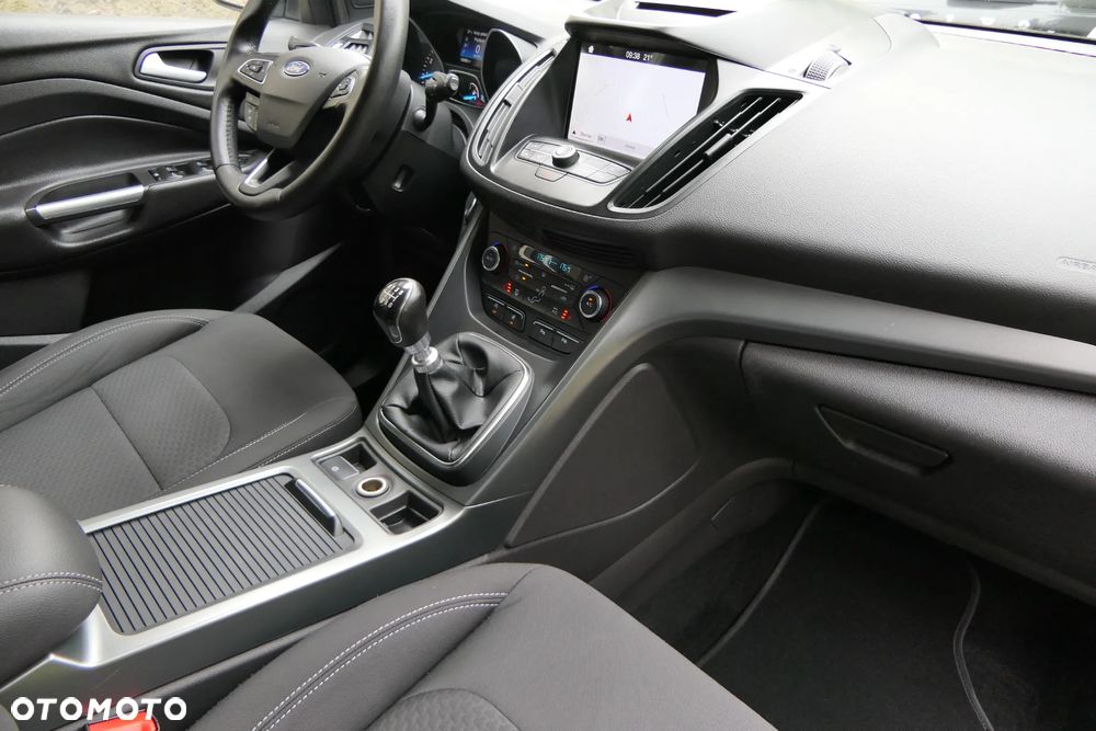 Ford Kuga 1.5 EcoBoost 2x4 ST-Line - 19