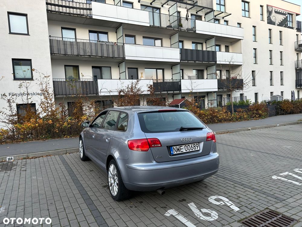 Audi A3 Sportback 1.6 FSI Attraction - 6