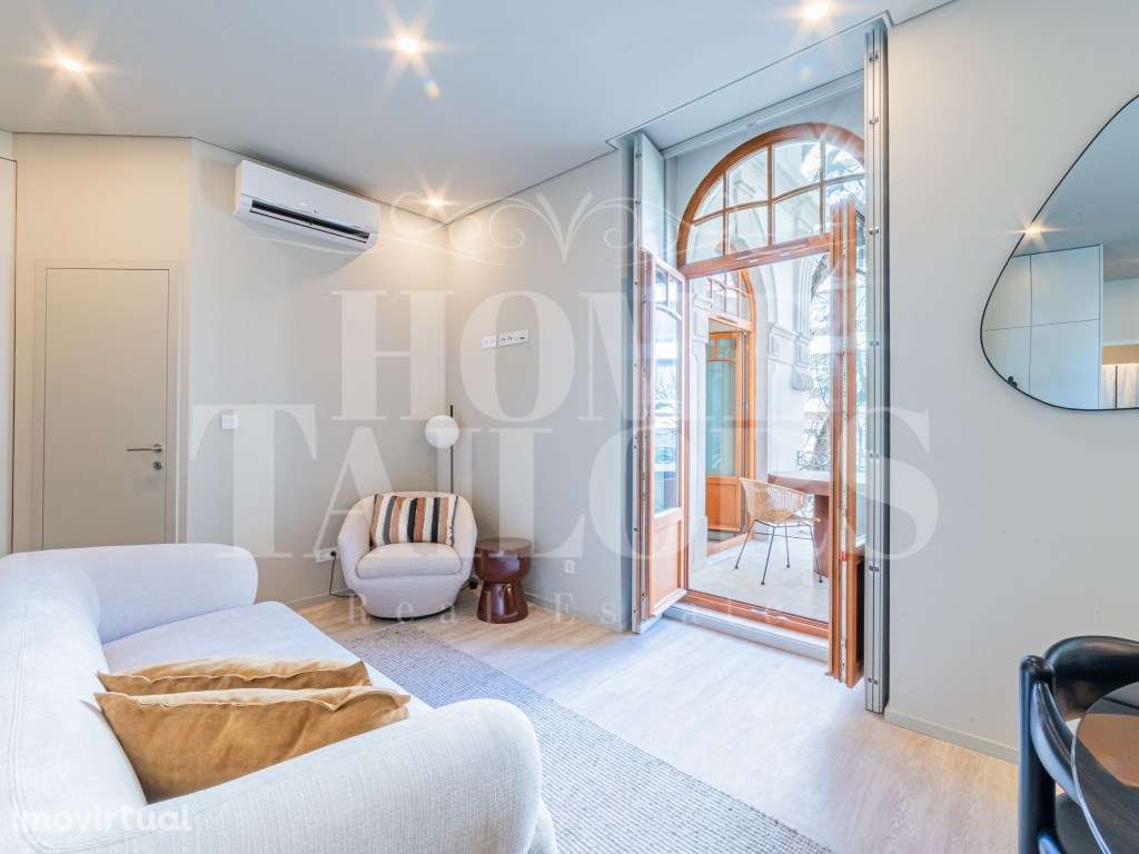 Apartamento T3 com espaçosa varanda estilo Pombalino - Av. da Liber... - Grande imagem: 2/29