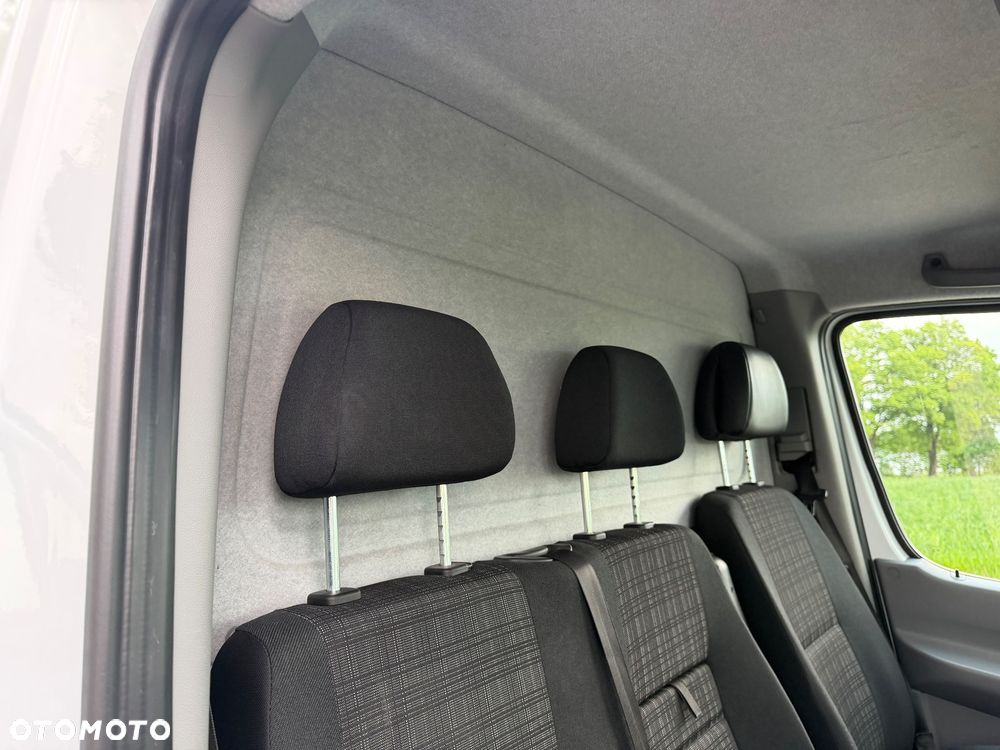 Mercedes-Benz Sprinter - 12