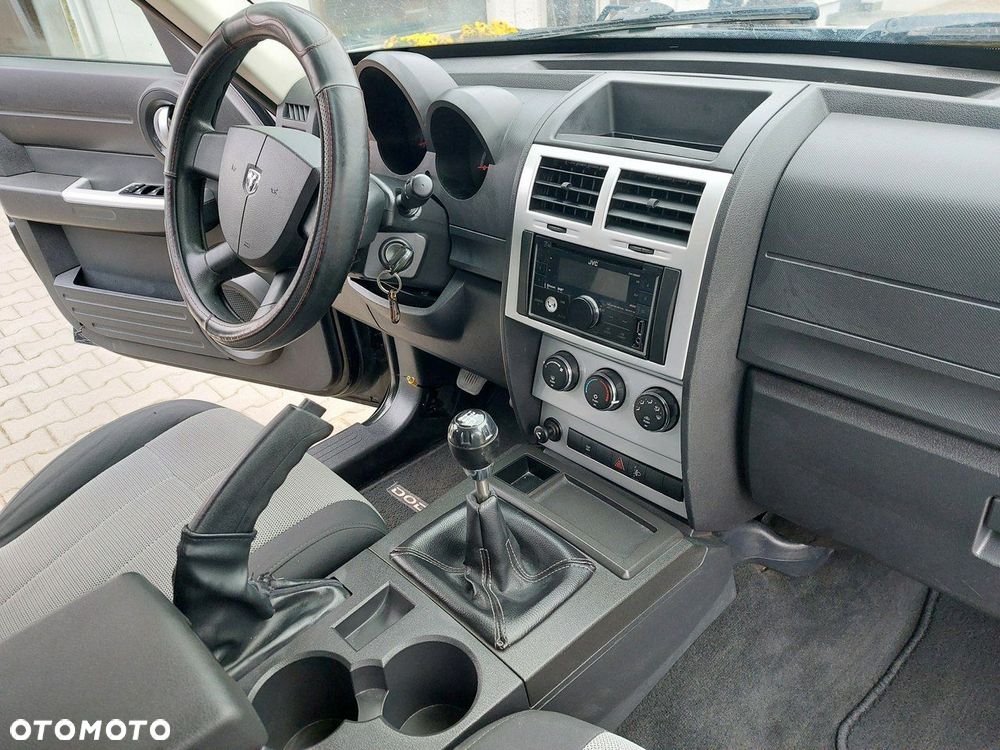 Dodge Nitro - 11