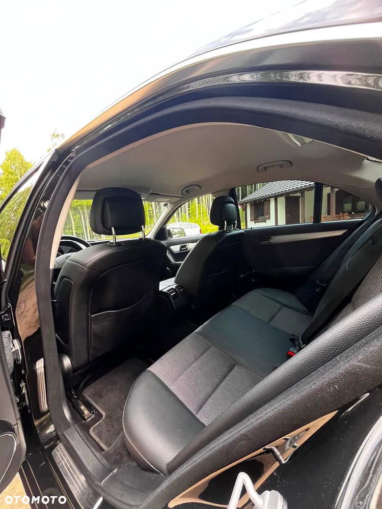 Mercedes-Benz Klasa C 180 CGI Automatik BlueEFFICIENCY Avantgarde - 19