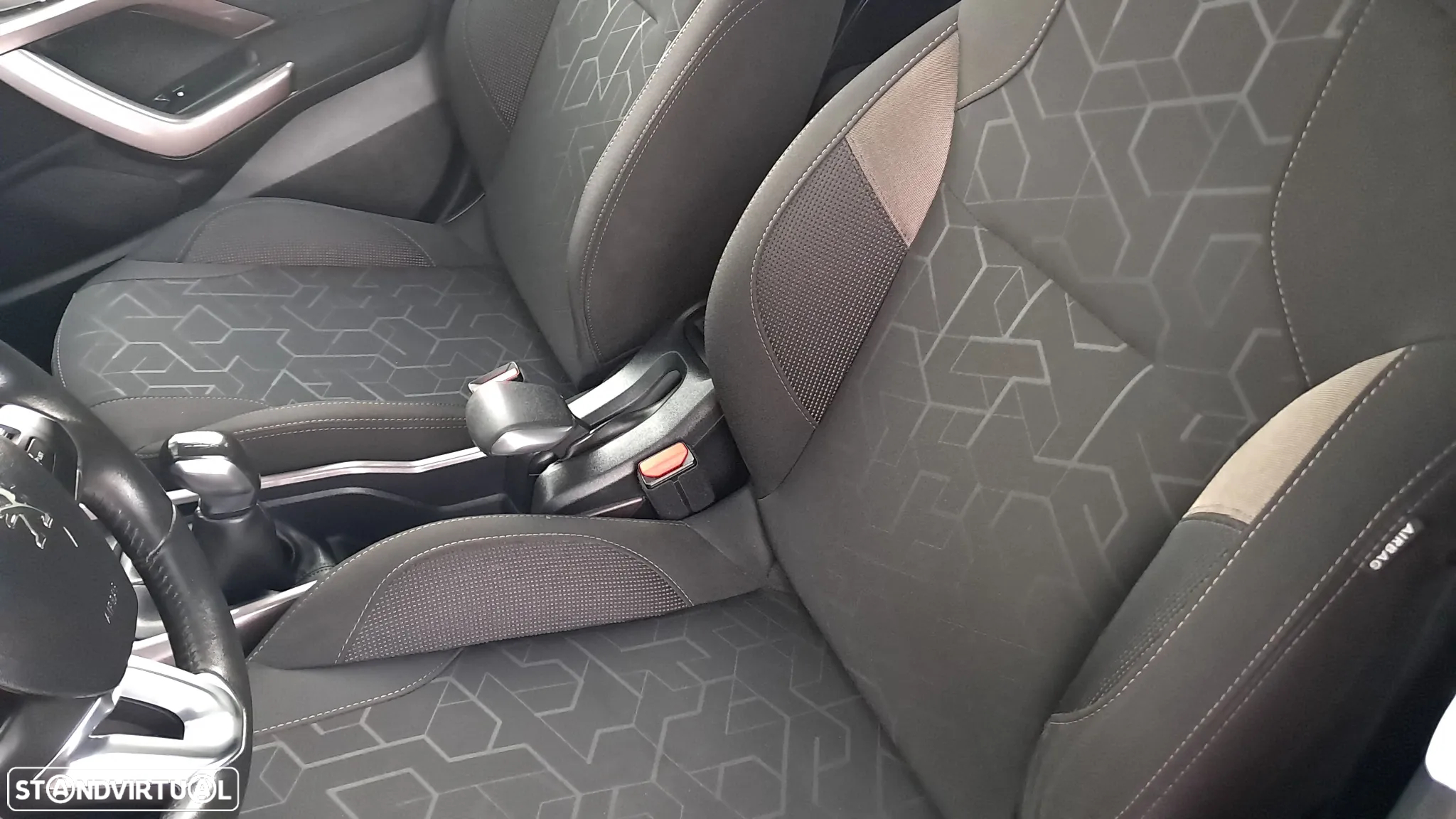 Peugeot 2008 1.6 BlueHDi Style - 11