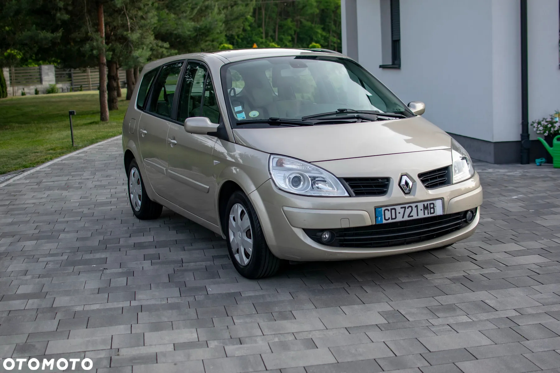 Renault Grand Scenic - 16