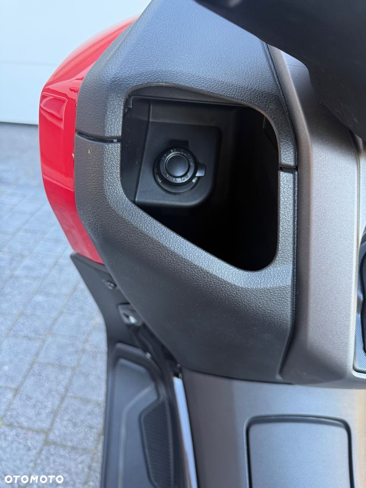 Yamaha NMAX - 13