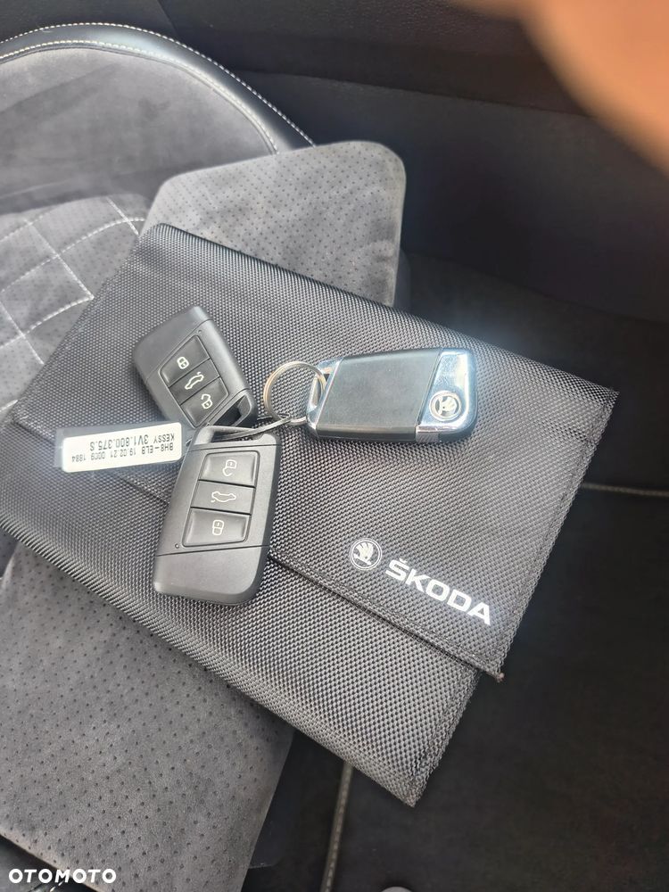 Skoda Superb 2.0 TDI DSG Sportline - 39