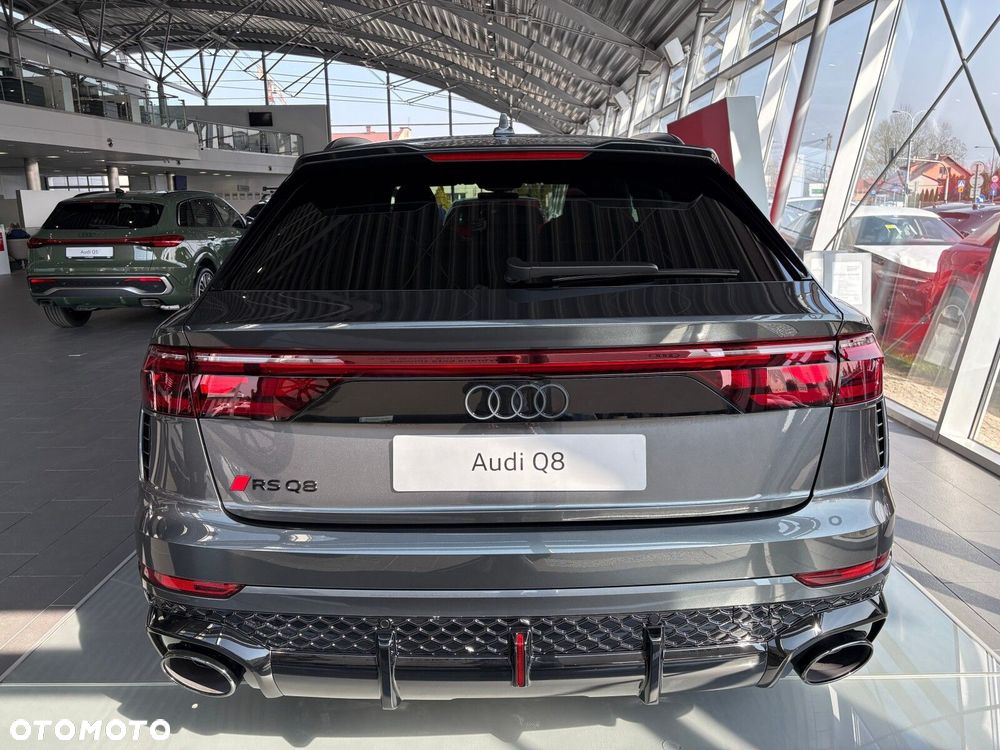 Audi RS Q8 - 8