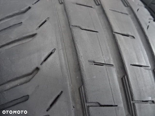 225/55/R17C 109/107T Continental Van Contact 200 - 4
